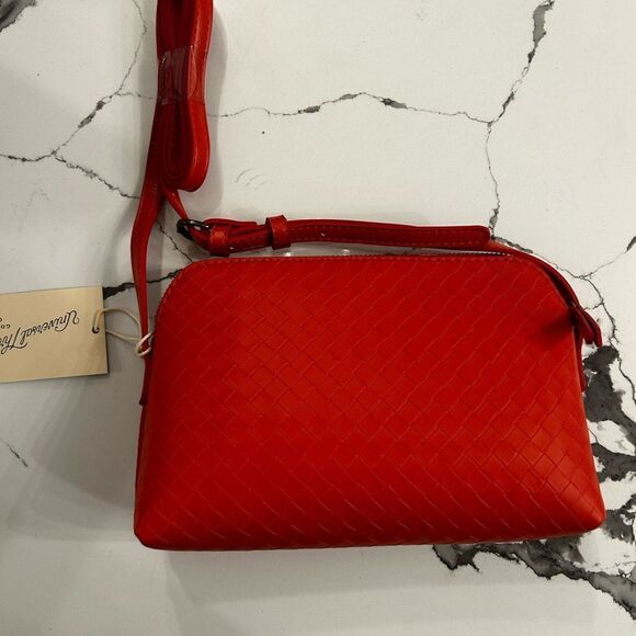 Beautiful Woven Crossbody Bag NWT - Picture 2 of 5